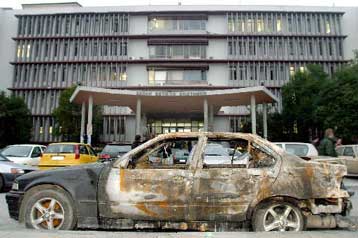 Κάηκαν από μολότοφ οχήματα στην Πανεπιστημιούπολη Θεσσαλονίκης