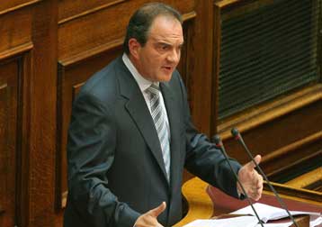 Ομόλογα και Πολύδωρας αυξάνουν την πίεση για αλλαγές και πρόωρες εκλογές