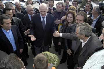 Στην περιφέρεια «μετακομίζει» το ΠΑΣΟΚ με το βλέμμα στα γκάλοπ