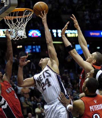 Δραματική νίκη-πρόκριση των Νετς επί των Ράπτορς με 98-97