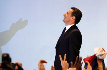 Στο Μέγαρο των Ηλυσίων ο Νικολά Σαρκοζί με ποσοστό 53%