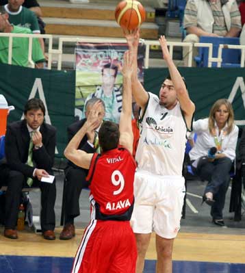 Η Μάλαγα πήρε την τρίτη θέση με 76-74 επί της Ταού