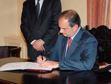 «Παράθυρο» για πρόωρες εκλογές από κυβερνητικά στελέχη