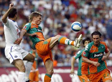 Σε απόσταση δύο βαθμών από την κορυφή παραμένει η Βέρντερ, σώζεται η Αρμίνια