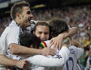 Η Ρεάλ «εξοβέλισε» την Σεβίλη και παρέμεινε στο κατόπι της Μπαρτσελόνα