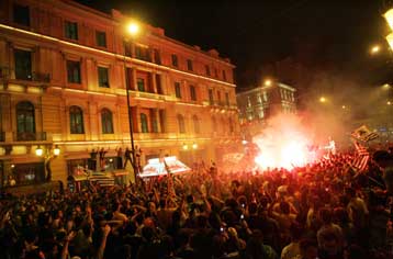 Η Ομόνοια επίκεντρο των πανηγυρισμών των φιλάθλων του Παναθηναϊκού για το τρόπαιο