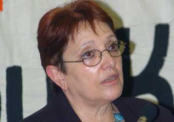 Κατά των κουκουλοφόρων τάσσεται η Αλέκα Παπαρήγα