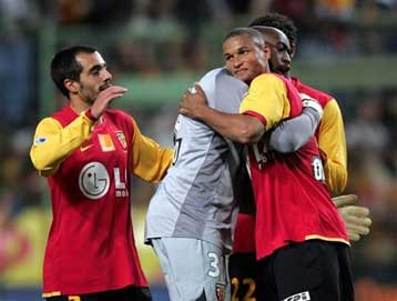 Ντέρμπι κορυφής στην Γαλλία με τρεις ομάδες να καραδοκούν