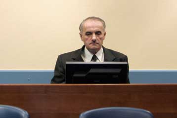 Μείωση ποινής για Σερβοβόσνιο αξιωματικό για τον ρόλο του στη σφαγή της Σρμπρένιτσα