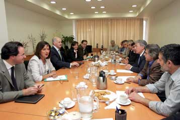 Η επιστροφή των αποθεματικών στο επίκεντρο της συνάντησης Παπανδρέου με ΓΣΕΕ – ΑΔΕΔΥ