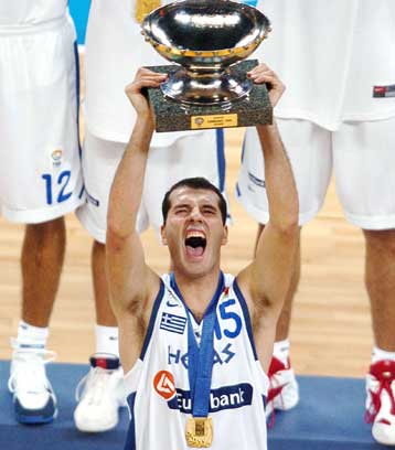 Τίτλο για την αυτοβιογραφία του αναζητά ο Μιχάλης Κακιούζης