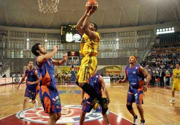 Ο Αρης «έδεσε» την Ολύμπια με 82-68 με ηγέτη τον Σιγάλα και συμπαραστάτη τον κόσμο