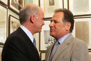 Την επιστροφή Λαλιώτη στο ΠΑΣΟΚ ανακοίνωσε ο Γ.Παπανδρέου