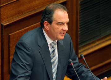 «Εσφαλμένη η πληροφόρηση» του Κ.Καραμανλή στην υπόθεση των ομολόγων, λέει η Ακρόπολις