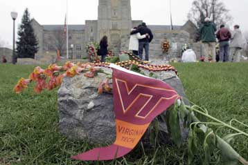 Αγοραστές διαδικτυακών διευθύνσεων κερδοσκοπούν με την τραγωδία της Βιρτζίνια