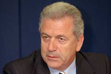 Σε δημόσιο διάλογο το νομοσχέδιο για την προστασία των παιδιών