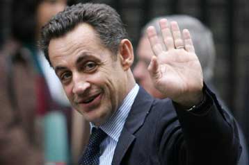 Επίσκεψη Μπλερ στη Γαλλία για συγχαρητήρια στον Σαρκοζί και …adieu στον Σιράκ