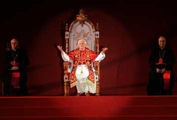Αντίσταση στους «διαβολικούς πειρασμούς» ζήτησε από τους Βραζιλιάνους ο Πάπας