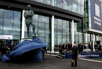 Αποχαιρετά την κατηγορία μία εκ των Γουίγκαν, Σέφιλντ και Γουέστ Χαμ