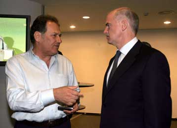 Επίθεση Παπανδρέου στην κυβέρνηση με αναφορά στα ομόλογα και στην υπόθεση Κεδίκογλου