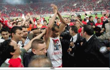 Υβριστικά συνθήματα κατά Κόκκαλη και Λούβαρη στο ΣΕΦ για το θέμα Ριβάλντο