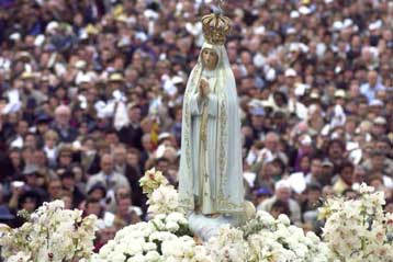 Πλήθη πιστών συρρέουν στη Φατίμα για τα 90 χρόνια από το όραμα της Παναγίας