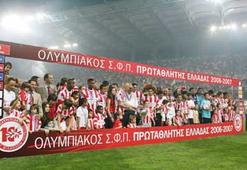 Απονομή με τραγούδια και «παρατράγουδα» στον Ολυμπιακό, απόντος του Ριβάλντο