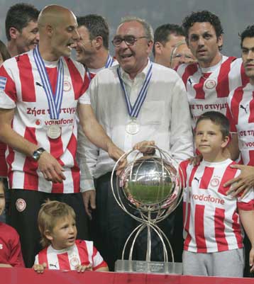 Έχουν κακομάθει, λέει ο Σ. Κόκκαλης για τους οπαδούς και τους υπόσχεται καλούς παίκτες