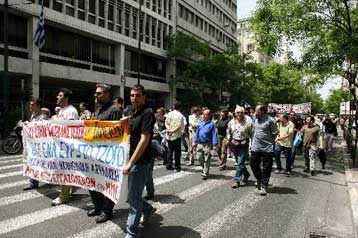 «Παράλυση» την Τρίτη με 24ωρη απεργία ΓΣΕΕ και ΑΔΕΔΥ για τα ομόλογα