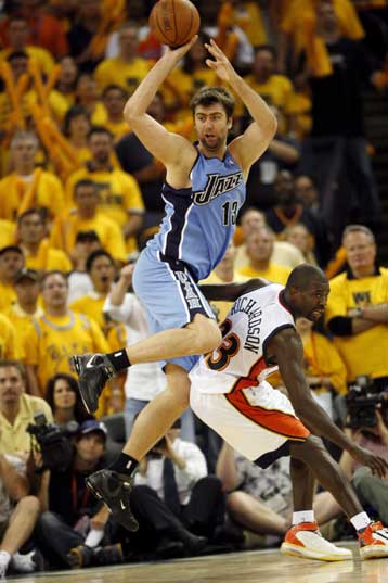 Προβάδισμα 3-1 για τους Τζαζ επί των Ουόριορς, μείωσαν οι Μπουλς κόντρα στους Πίστονς