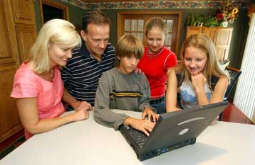 Ταχύτατα εξακολουθεί να αναπτύσσεται το ηλεκτρονικό εμπόριο