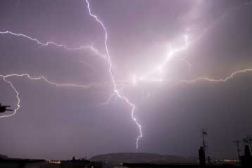 Κεραυνοί στην Αφρική προκαλούν κυκλώνες στις ΗΠΑ