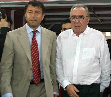 «Να κρίνετε τις μεταγραφικές μας κινήσεις, όταν ολοκληρωθούν» ζητά ο Λεμονής