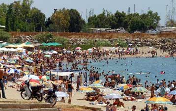 Στους 34 βαθμούς ανεβαίνει ο υδράργυρος, μικρή πτώση από την Πέμπτη