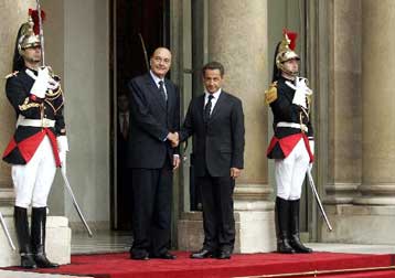 Ο Νικολά Σαρκοζί επισήμως στην προεδρία της Γαλλίας με κάλεσμα για ενότητα