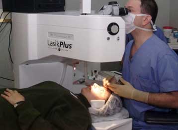 Νέα μέθοδος για την αντιμετώπιση της πρεσβυωπίας εφαρμόζεται στην Κρήτη