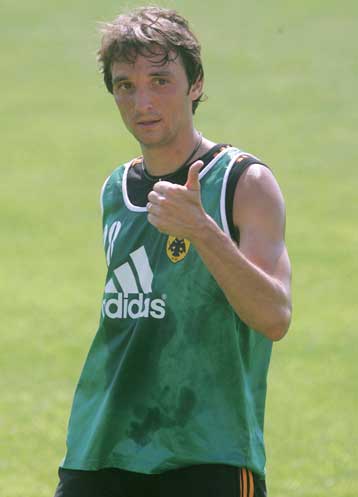 Με την ΑΕΚ θα αγωνίζεται για τα επόμενα τρία χρόνια ο Γκουστάβο Μαντούκα