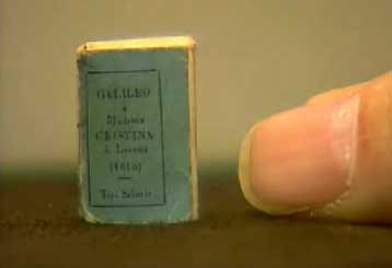 Έκθεση με βιβλία μινιατούρες εγκαινιάστηκε στη Νέα Υόρκη