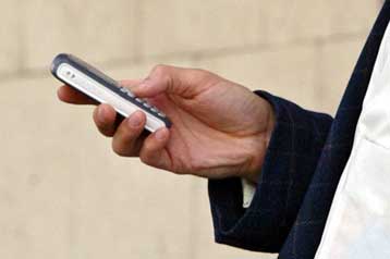 Εθνική περιαγωγή και στην καρτοκινητή προσφέρουν ΤΙΜ και Vodafone