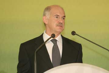 Σκληρή κριτική Παπανδρέου σε κυβέρνηση και πρωθυπουργό