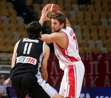 Στα ημιτελικά και ο Ολυμπιακός, 77-73 τον ΠΑΟΚ και την Κυριακή πάει «Αλεξάνδρειο»