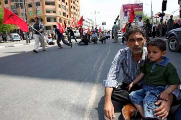 Ισραηλινές επιδρομές και ενδοπαλαιστινιακή βία συνταράσσουν τη Γάζα