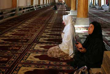 Έξι άτομα σκοτώθηκαν και 25 τραυματίστηκαν από έκρηξη σε ιστορικό τέμενος της Ινδίας