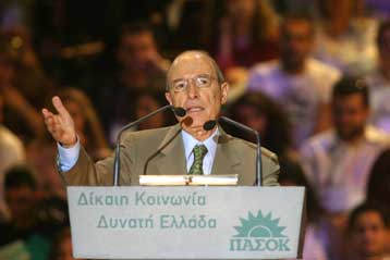 Σκληρή κριτική Σημίτη στην κυβέρνηση για την κατάσταση της οικονομίας