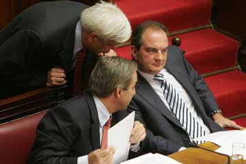 «Αρωμα» κάλπης από την επικείμενη παρουσίαση της εγκυκλίου για την εκλογική νομοθεσία