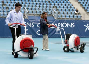 Διπλή δουλειά την Κυριακή για τον Σάμπρας μετά τη σαββατιάτικη νεροποντή
