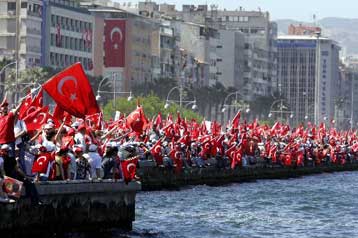 Νέα μεγάλη διαδήλωση υπέρ του κοσμικού κράτους στην Τουρκία