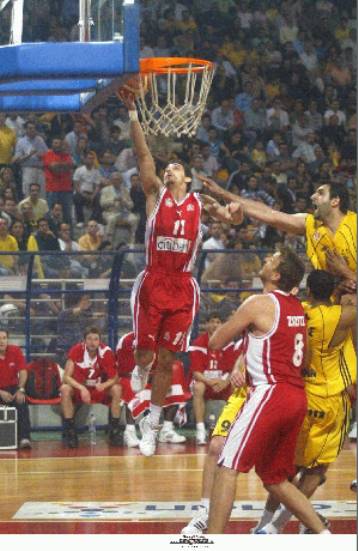 Ο Αρης δεν… Χαρίστηκε στον Ολυμπιακό και έκανε το 78-72 στην παράταση