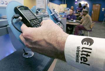 Εξαγορά-ρεκόρ στις τηλεπικοινωνίες με την απόκτηση της Alltel για 27,5 δισ. δολάρια