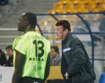 Δεν συνεχίζει ο Κουμπλής στην τεχνική ηγεσία του Αρη